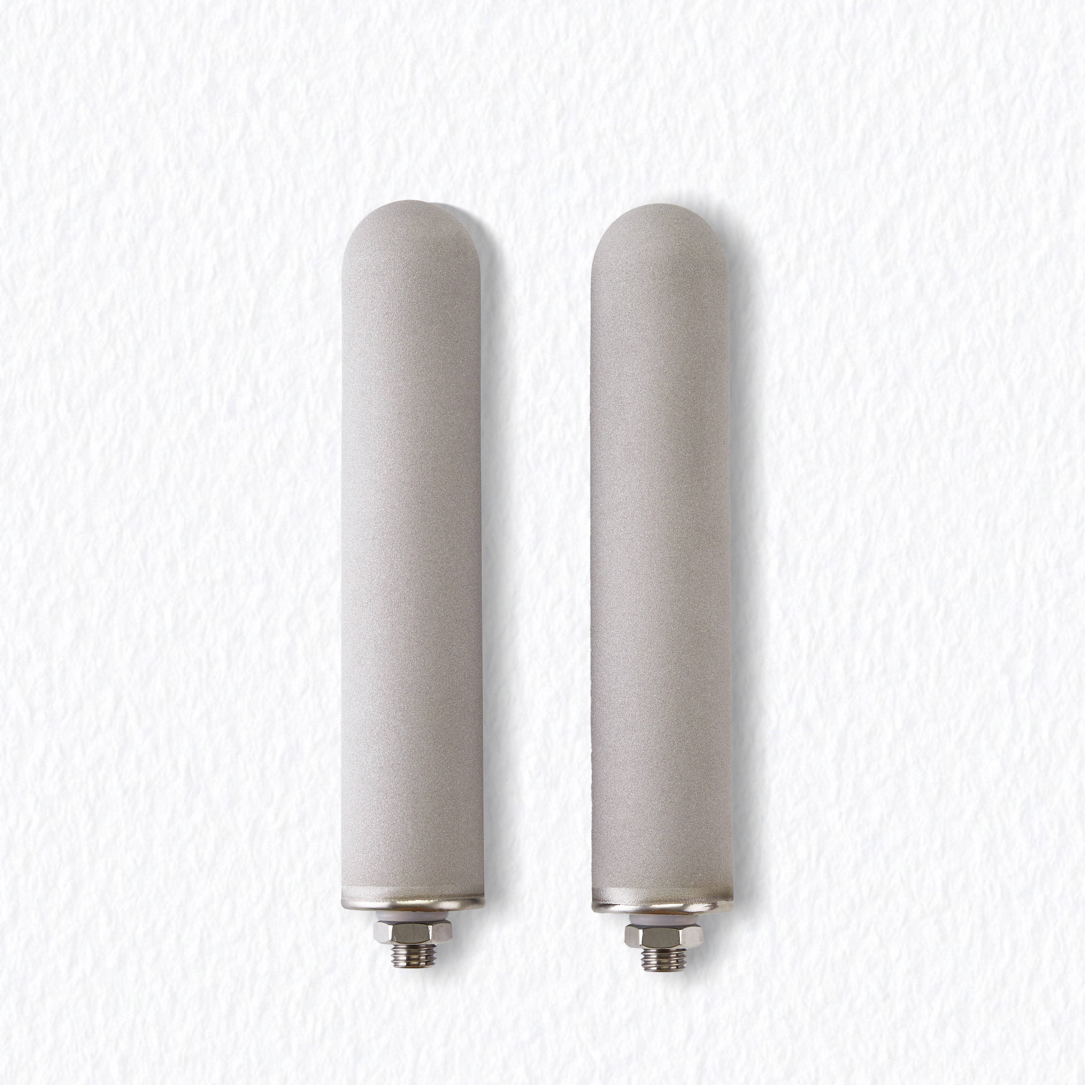 Two standing titanium rod filter cartridges with high temperature resistance