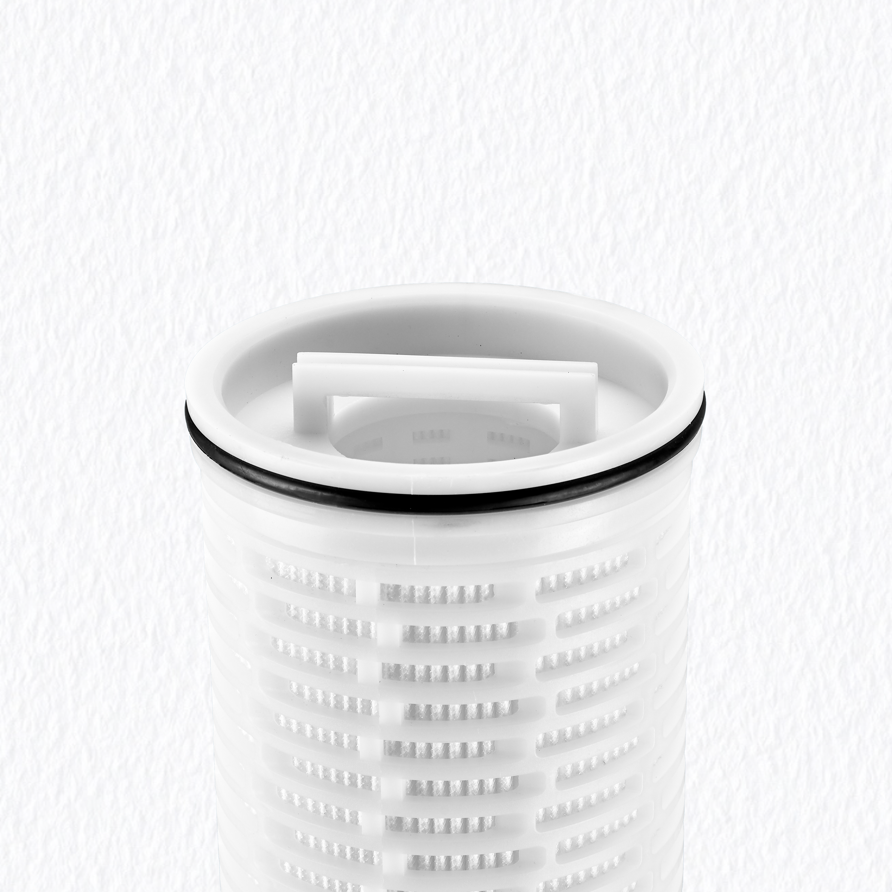 Top cap design of High Flow Filter Cartridge with ergonomic handle for easy installation and removal in water treatment systems.