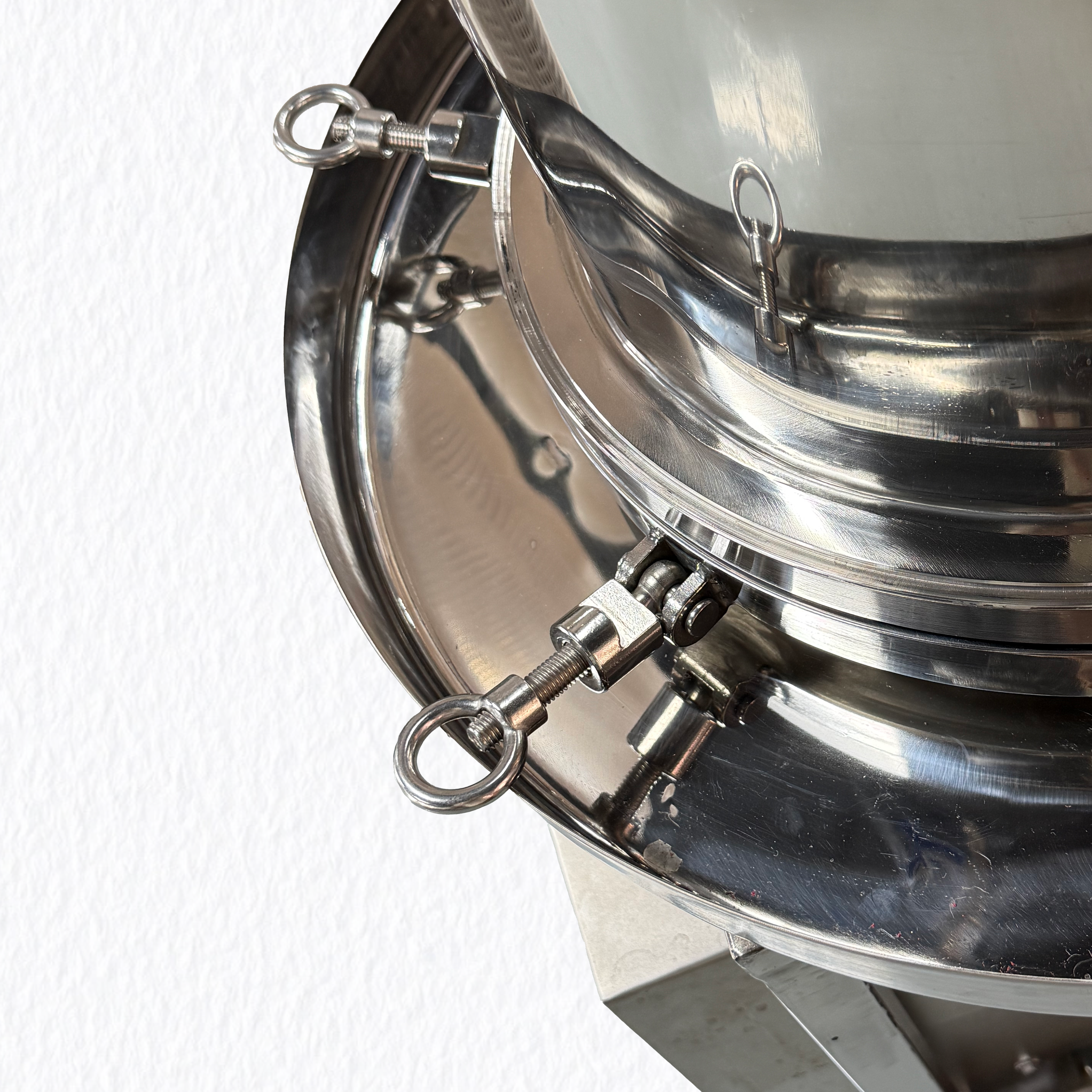 Lenticular Filter Housing