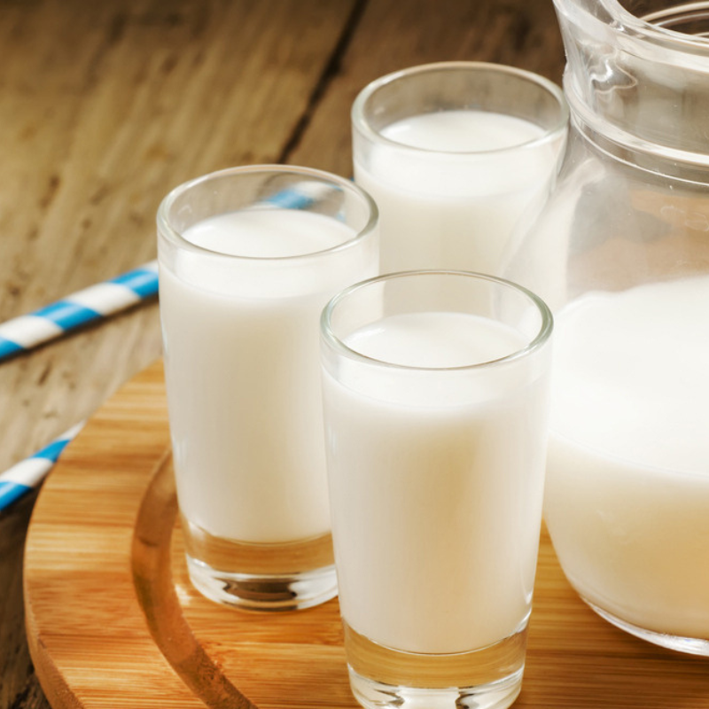 Fresh milk glasses safeguarded by food grade filter cartridges for hygiene and contamination control